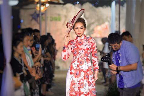 Hậu trường, scandal và đời sống các ngôi sao sau sân khấu. Ngoisao.net tổ chức triển lãm mua sắm cưới 2018 'The ...