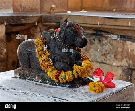 Sculpture Of Nandi Bull Gate Guardian Stock Photo Alamy