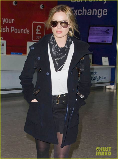 Margot Robbie Flies To London After Amazing Suicide Squad Trailer Debut Photo 3559898