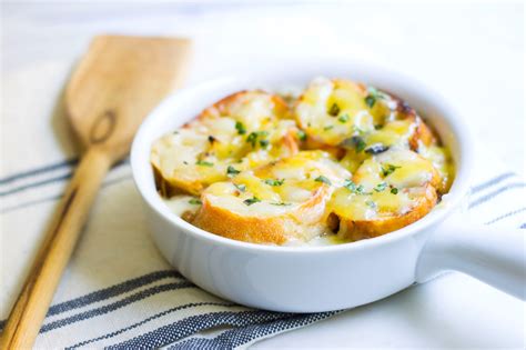 French Onion Soup Recipe With Cheese And Croutons Mon Petit Four