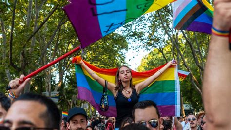 los mejores planes para este fin de semana en madrid el desfile del orgullo gay cine en