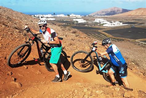 Radtourismus Auf Lanzarote Radfahren Zwischen Weingärten Weinreben