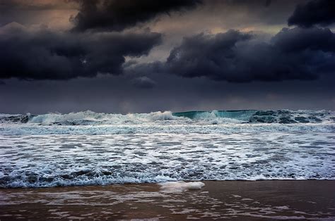 Heavy And Dangerous Sea In 2020 Landscape Ocean Waves Stormy Sea