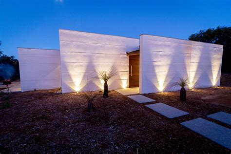 Wall And Wall House Uses Rammed Limestone For Style And Substance