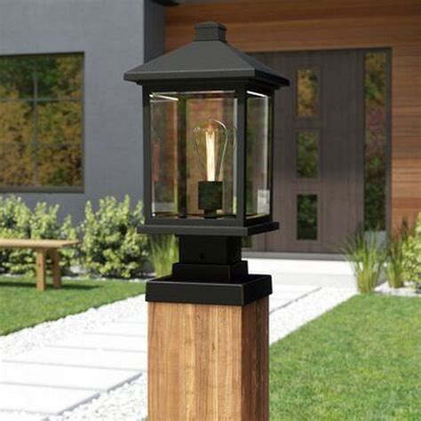 34 Stunning Outdoor Lamp Posts For Front Yards Decor Pimphomee