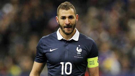 كريم بنزيما أحرز الهدف الأول في الدقيقة 57 والهدف الثاني في الدقيقة 59 وأصبح المنتخب المهاجم الفرنسي الخارق كريم بنزيما يحرز هدفين متتاليين في شباك المنتخب. المدعي العام بـ فرنسا يُطالب بمحاكمة بنزيما في قضية ...