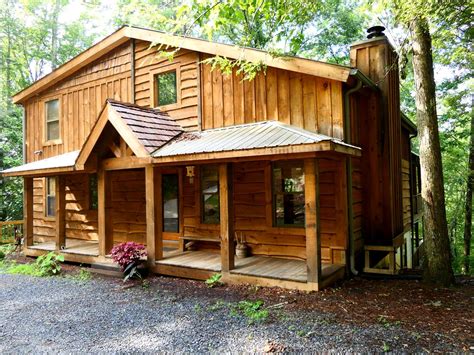 We know that pets are family, too, and as pet lovers ourselves, we don't want you to leave your family behind. Pet-Friendly Cabin in Blue Ridge, Georgia