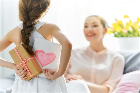 Need a good valentine's day present to give your mom? 7 Great Valentine's Day Gift Ideas for Single Moms ...