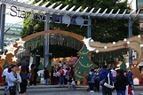 赤柱廣場聖誕市集2018:芬蘭神話·精靈主題市集 位於南區的赤柱廣場聖誕節格外充滿異國風情。 | Fair grounds, Travel, Arch