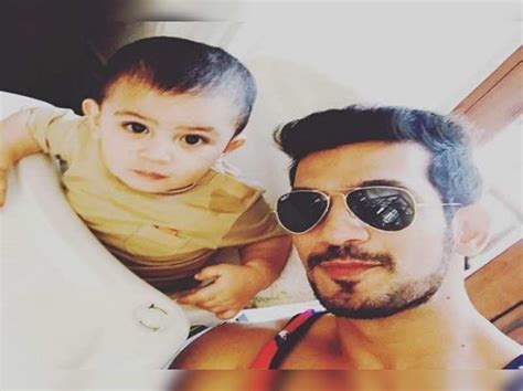 Watch Super Cute Video Of Arjun Bijlanis Son Copying Srk Times Of India