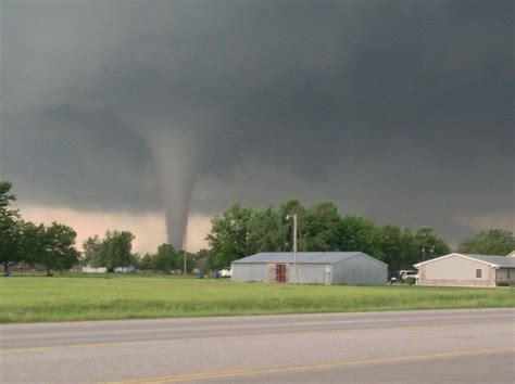 Oklahoma Devastation In Pictures Tornado Pictures Oklahoma Tornado