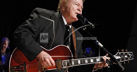 Roy Clark Country Guitar Virtuoso Hee Haw Star Has Died Currents