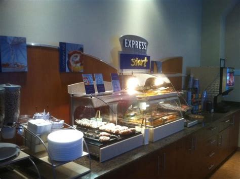 Its contemporary design details and relaxed dining atmosphere make it the ideal venue for a leisurely lunch or a celebratory dinner. Breakfast buffet - Picture of Holiday Inn Express Hotel ...