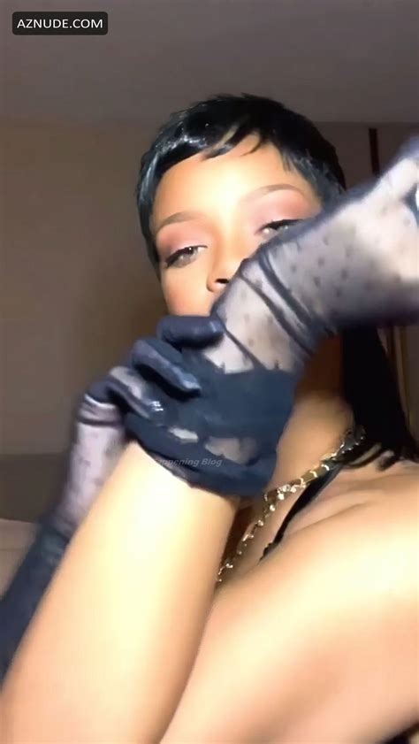 Rihanna Sexy Posing In Hot Black Lingerie For Valentine S