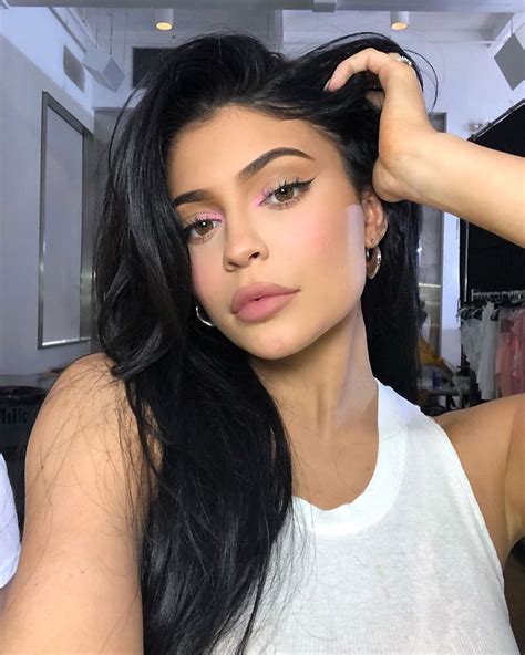 Seriously — just a quick scroll through jenner's many, many selfies and you might think that they were photographed by someone specifically. 'Super Cute' Kylie Skin Summer Truck With Food May Be in ...