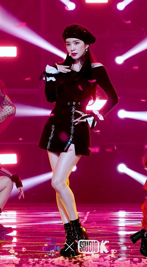 Pin By Hasan Furtana On Kıyafet Seçenekleri Korean Outfits Kpop Red Velvet Outfit Charming