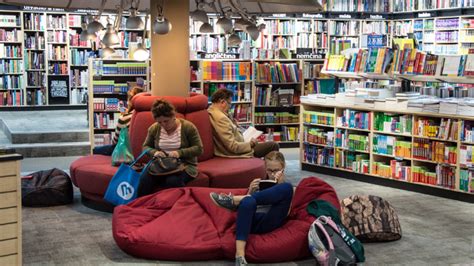 5 Tipikal Jenis Pengunjung Perpustakaan Kamu Paling Sering Ketemu Yang