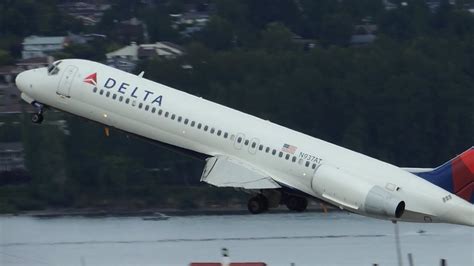 Delta Airlines Boeing 717 200 N937at Takeoff From Pdx Youtube