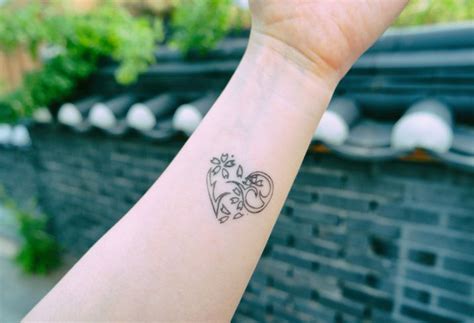 Delikatne Damskie Tatuaże Najpiękniejsze Pomysły Na Wzory Jakie Jest Idealne Miejsce