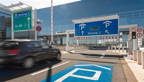 Alles vorhanden was man so. Am Flughafen Frankfurt kann man jetzt beim Parken sparen ...
