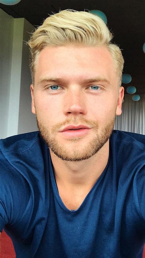 Pin By Manuel Mitte On Haare Blonde Guys Beautiful Men Faces
