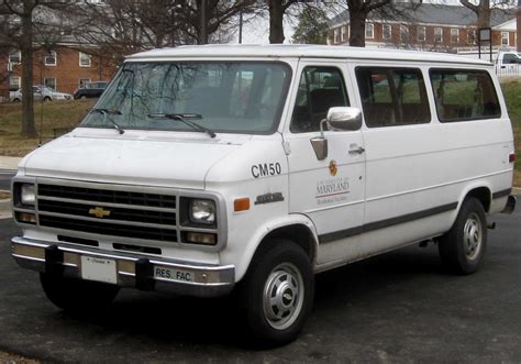 It had 40.8 inches of front head room, 39.5 inches of front leg room. Chevrolet Van - Wikipedia