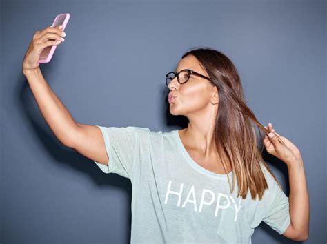 How To Take The Perfect Selfie 5 Tips For Success Ehealthiq