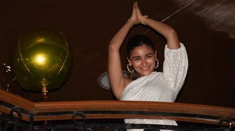 Alia Bhatt Does A Gangubai Kathiawadi Style Namaste During Sanjay Leela Bhansalis Birthday