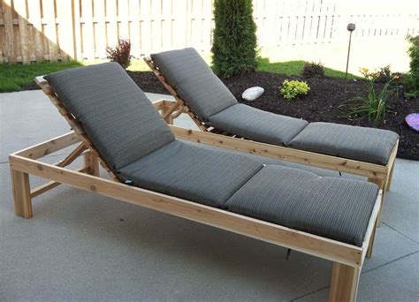 Listen how to say chaise lounge correctly (from french chaise longue, english what does chaise lounge mean? Wood Chaise Lounge Chairs - TheBestWoodFurniture.com