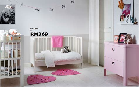 Duo warna lain yang hebat adalah biru dan coklat seperti bilik tidur moden yang bergaya yang direka oleh georgette. Dekorasi Bilik Tidur Bayi/Kanak-Kanak
