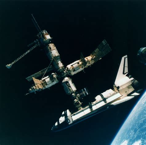 Atlantis Docking With The Mir Space Station Nen Gallery