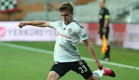 Kariyer istatistiklerini (forma giydiği maç, gol, kartlar) ve transfer geçmişini görüntüleyin. Rıdvan Yılmaz kimdir? Kaç yaşında? Nereli?
