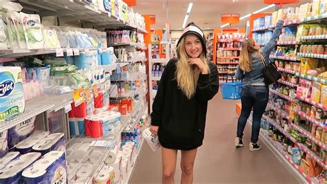 NAAKT IN DE ALBERT HEIJN BLONDE TIGERS VLOG 16 ViYoutube