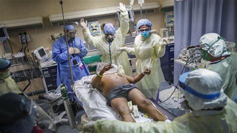 Photos Show Moment Us Coronavirus Patient Saved From Death By Heroic