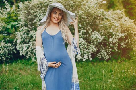 Maternity Photoshoot Outfit Ideas What To Wear Klicpic