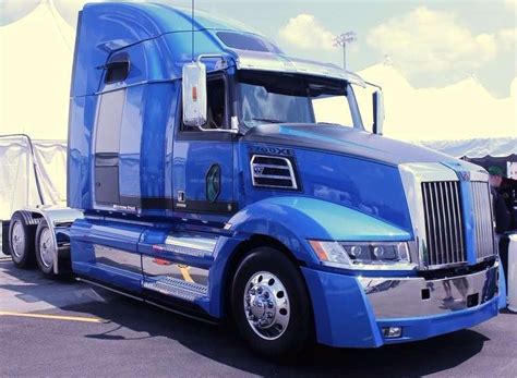 Western Star Gives Ooida Brand New Western Star Truck To Debut At Gats