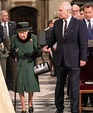 Regina elisabetta e il figlio andrea alla commemorazione del principe ...