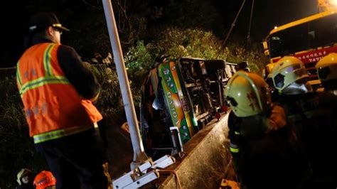 Tour Bus Flips On Taiwan Highway Killing 32 People Cbc News