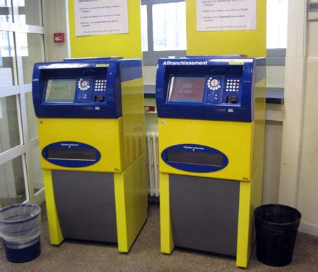 La poste s'occupe de faire suivre votre courrier et colis vers votre nouvelle adresse. L'automate de la poste française: vous êtes forcés de l ...