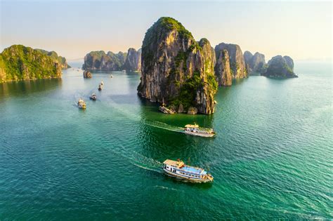 Halong Bay One Of The Most Beautiful Bays In The World Jptraveltime