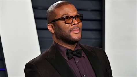 Tyler Perry Pays Grocery Bill For Senior Shoppers At More Than 70