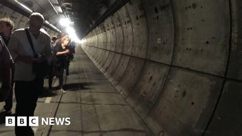 Channel Tunnel Train Breaks Down Stranding Hundreds Bbc News