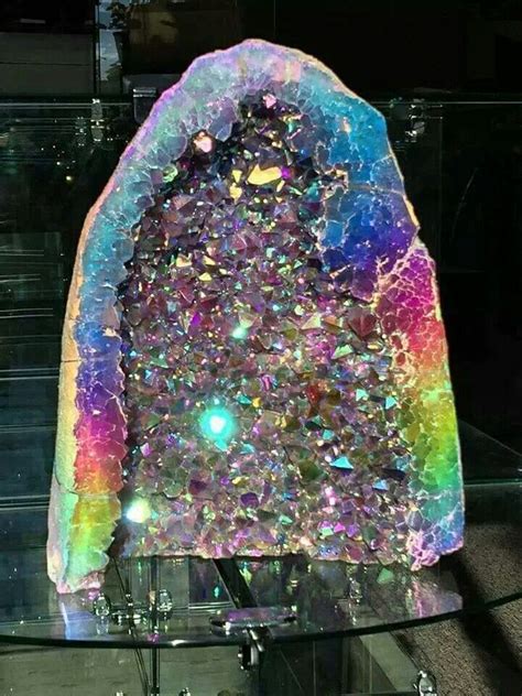 Rainbow Aura Ametist Pretty Rocks Beautiful Rocks Gorgeous Rainbow