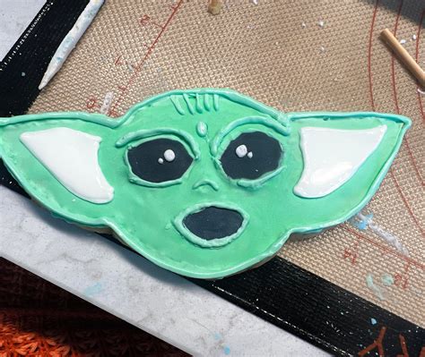 I Made Baby Yoda Cookiedecorating