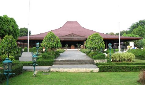 Rumah adat yogyakarta yang pertama adalah rumah joglo. 2+ Rumah Adat Yogyakarta (NAMA, PENJELASAN, GAMBAR)