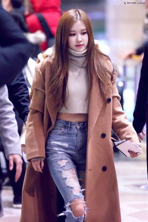 Thclips.com/video/cl0zpceu64q/วีดีโอ.html best collection of fashion styles jennie blackpink at the airport 2019 #blackpink #jennie. #rose #rosé #Blackpink | Blackpink fashion, Blackpink rose ...