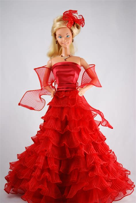 Christmas Barbie Im A Barbie Girl Barbie Style Beautiful Gowns