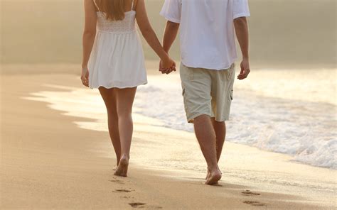 Hd Wallpaper Of Couple Holding Hands