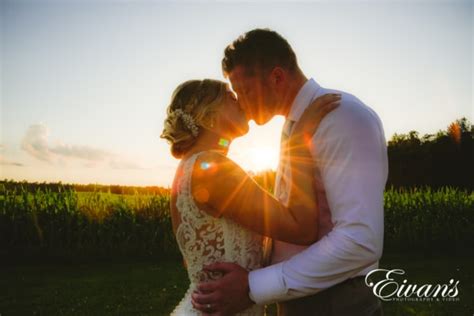 20 Amazing And Elegant Outdoor Wedding Photography Ideas