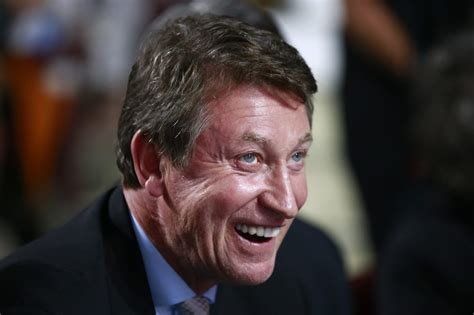 Espn Wants To Score Hockey Legend Wayne Gretzky As Nhl Broadcaster